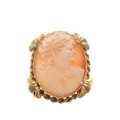Image 1 of Antique gold brooch/pendant with cameo