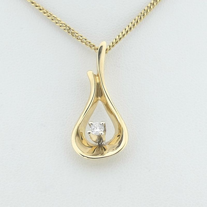 Image 5 of Gold pendant with diamond | 0.12 ct.