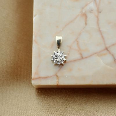 Image 2 of Gold pendant with diamond 0.05 ct.