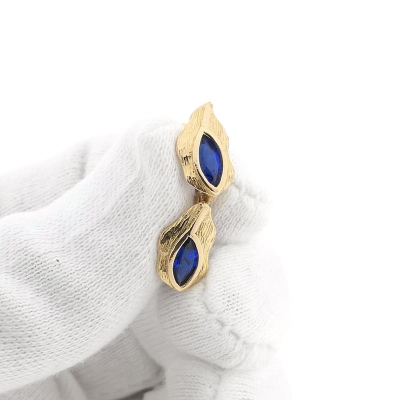 Image 10 of 18 ct. Gold stud earrings with sapphire