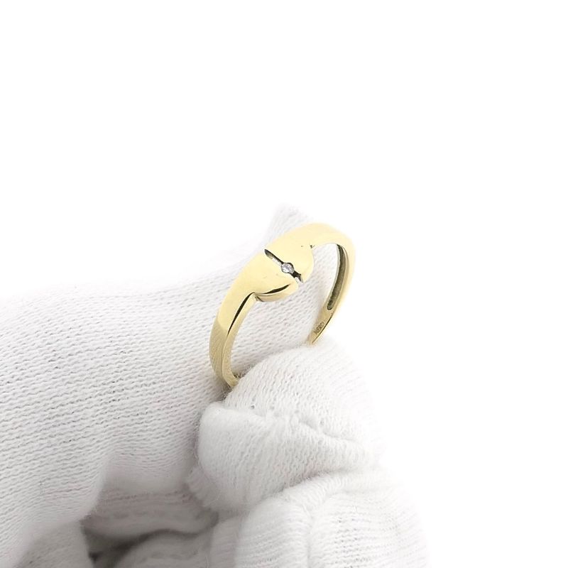 Image 9 of Gold ring with diamond; 0.01 ct.