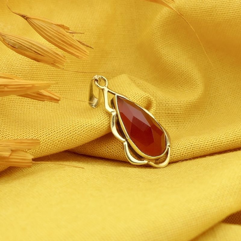 Image 2 of Vintage gold pendant with carnelian