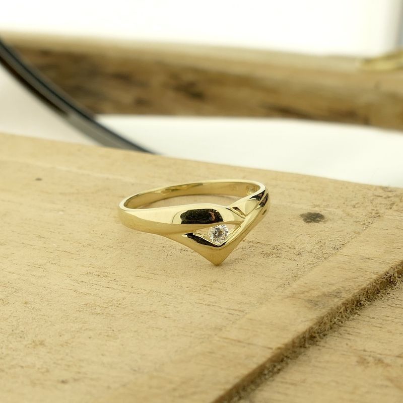 Image 2 of Gold V-shaped ring with zirconia