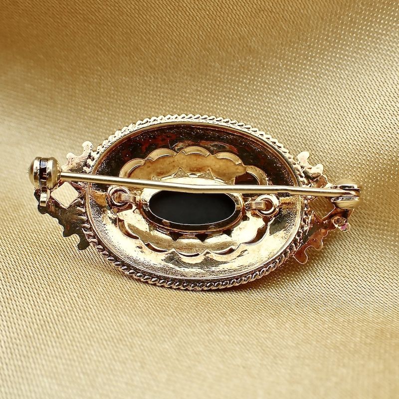 Image 8 of Antique gold brooch with garnet