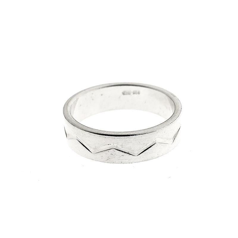 Image 2 of Silver ring with a zigzag relief