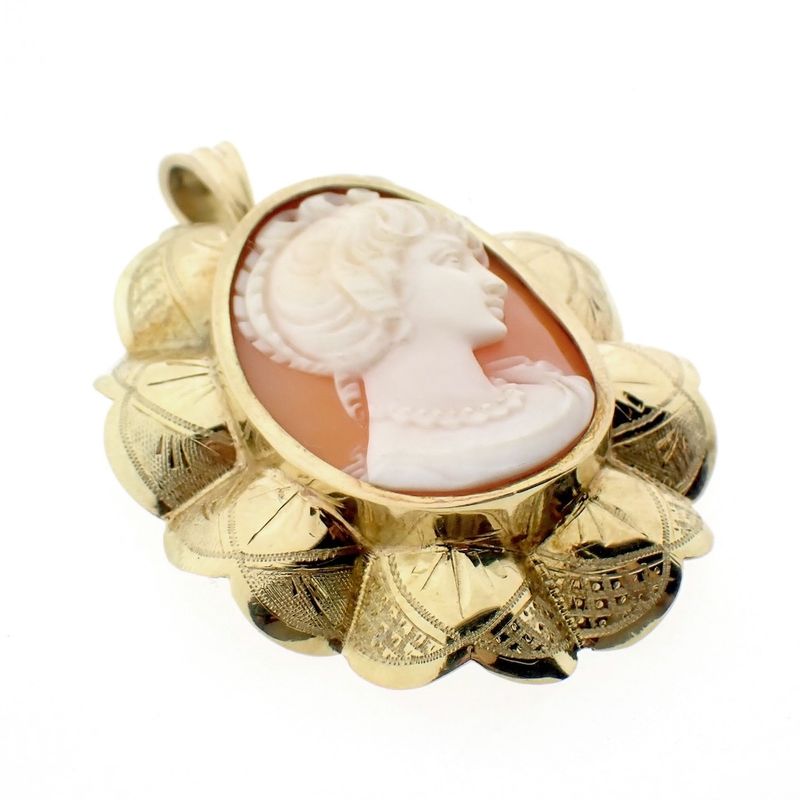 Image 4 of Vintage gold pendant with cameo