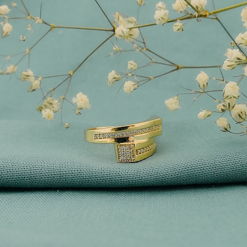 Image 2 of Gold ring with zirconia