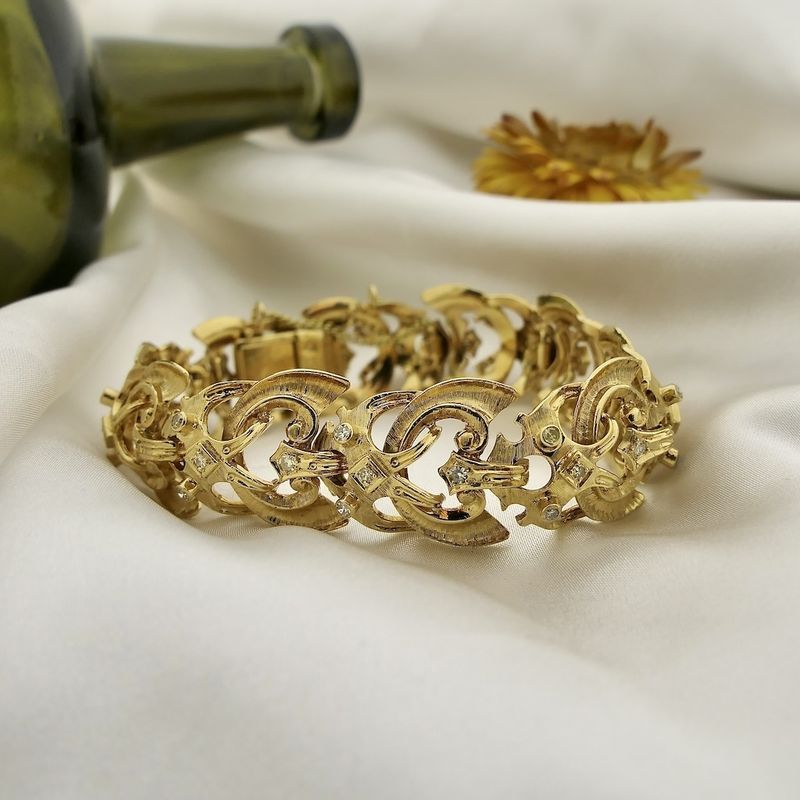 Image 8 of Gold bracelet with diamonds; 0.80 ct.