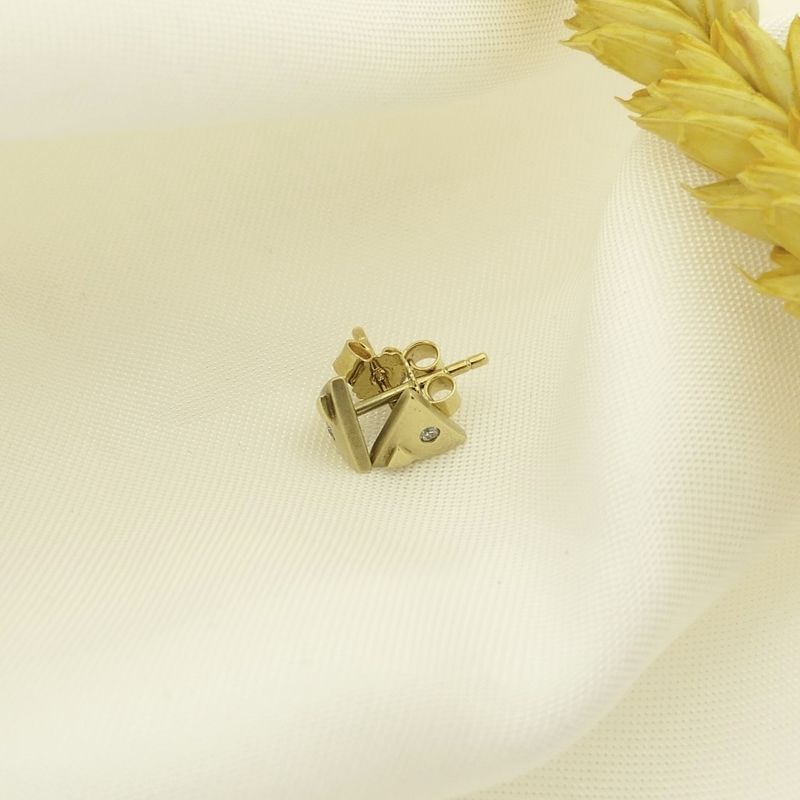 Image 2 of Gold stud earrings with zirconia