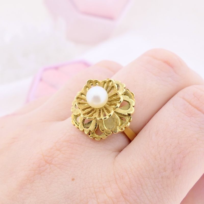 Image 6 of Gold ring with pearl