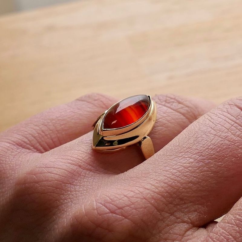 Image 6 of Vintage gold ring with carnelian bandagate