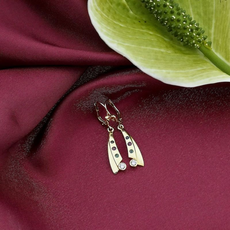 Image 2 of 8K earrings with a mix of gemstones