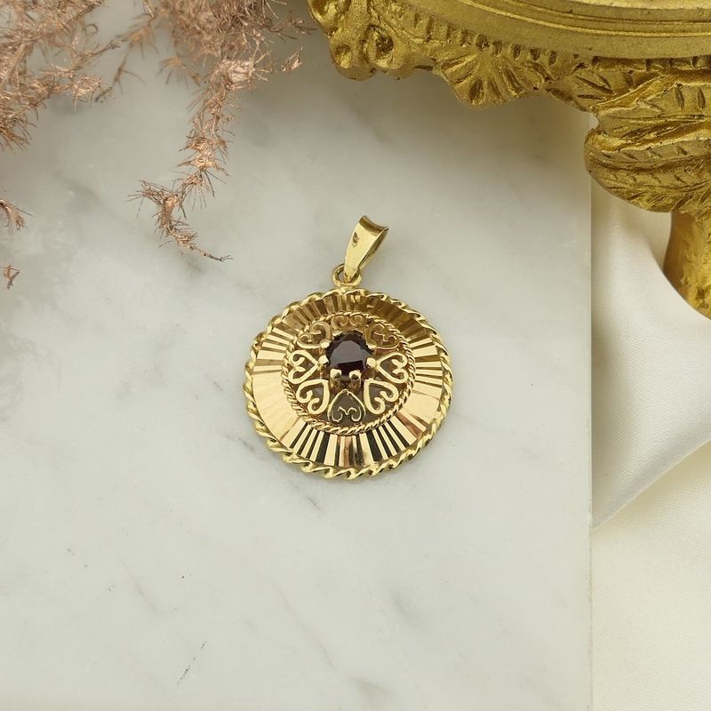 Image 2 of Vintage gold pendant with garnet