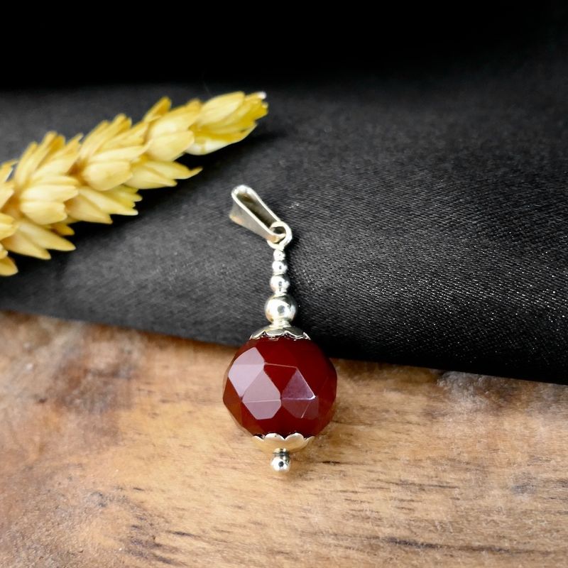Image 7 of Vintage gold pendant with garnet