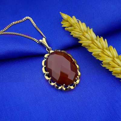 Image 2 of Vintage gold pendant with carnelian.