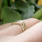 Image 2 of Gold ring with a meandering pattern | V-shape