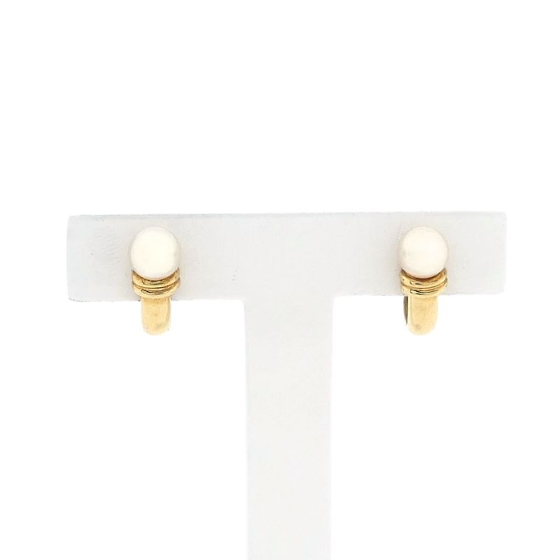 Image 1 of Gold stud earrings with pearl