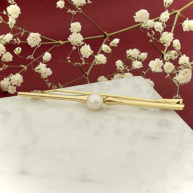 Image 12 of Gold brooch with cultured pearl