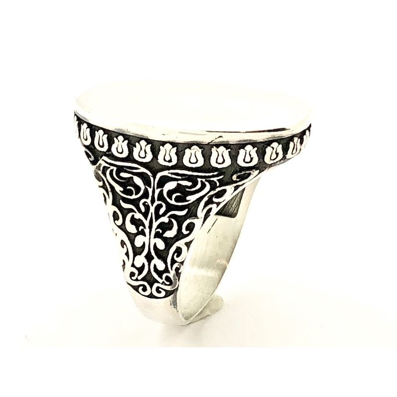 Image 5 of Silver signet ring in 'baroque' style