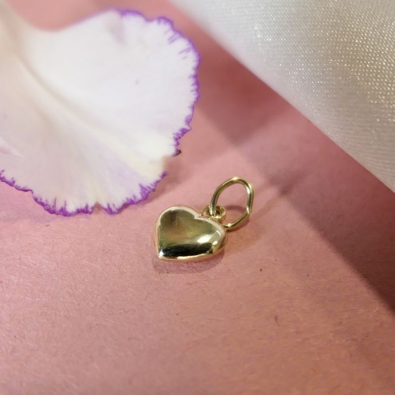 Image 3 of Gold pendant of a heart