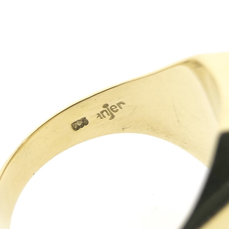 Image 8 of Tricolor gold signet ring; Carnation