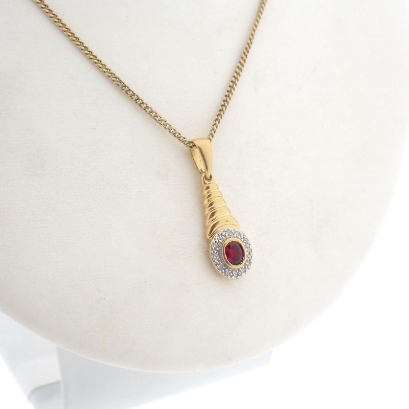 Image 6 of Gold pendant with synthetic ruby ​​and zirconia.
