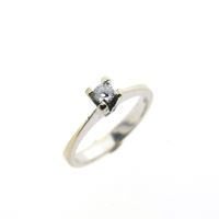 White gold solitaire ring with 0.14 ct diamond.