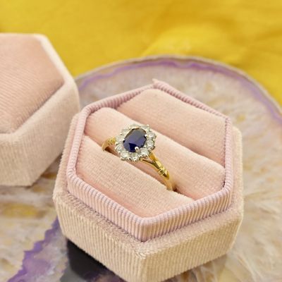 Image 2 of 18-karat gold ring with sapphire and diamond | 0.30 ct.