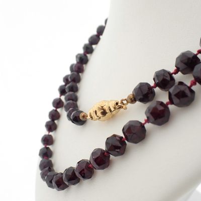 Antique garnet bead necklace with gold clasp Image 2 of Antique garnet bead necklace with gold clasp