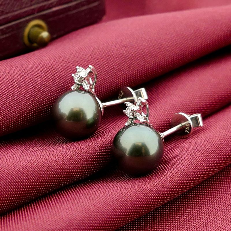 Image 2 of White gold earrings with Tahitian pearl and diamonds; 0.04 ct.