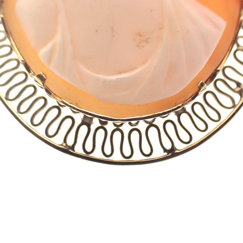 Image 3 of Antique gold brooch/pendant with cameo