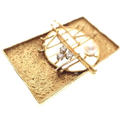 Image 2 of Gold design brooch with diamond; 0.15 ct.