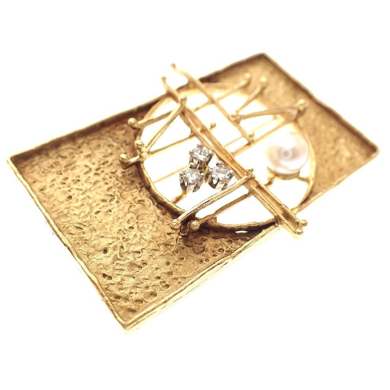 Image 2 of Gold design brooch with diamond; 0.15 ct.
