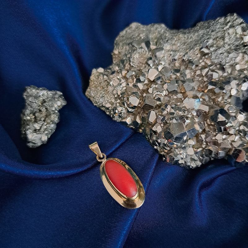 Image 2 of Gold pendant with red coral | Vintage