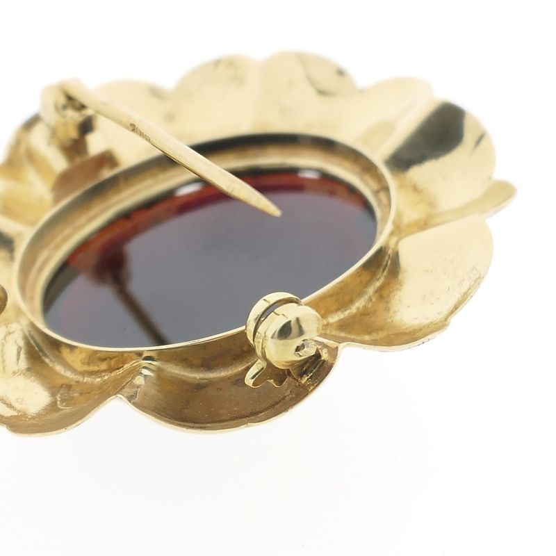 Image 6 of Vintage gold pendant/brooch with garnet