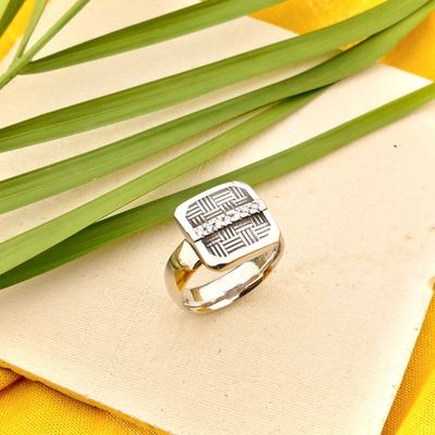 Image 2 of White Gold Ring with Diamonds; 0.07 ct.