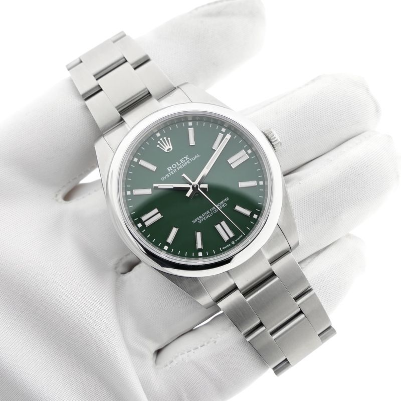 Image 10 of Rolex Oyster Perpetual 41 'Green' 124300; Automatic men's watch