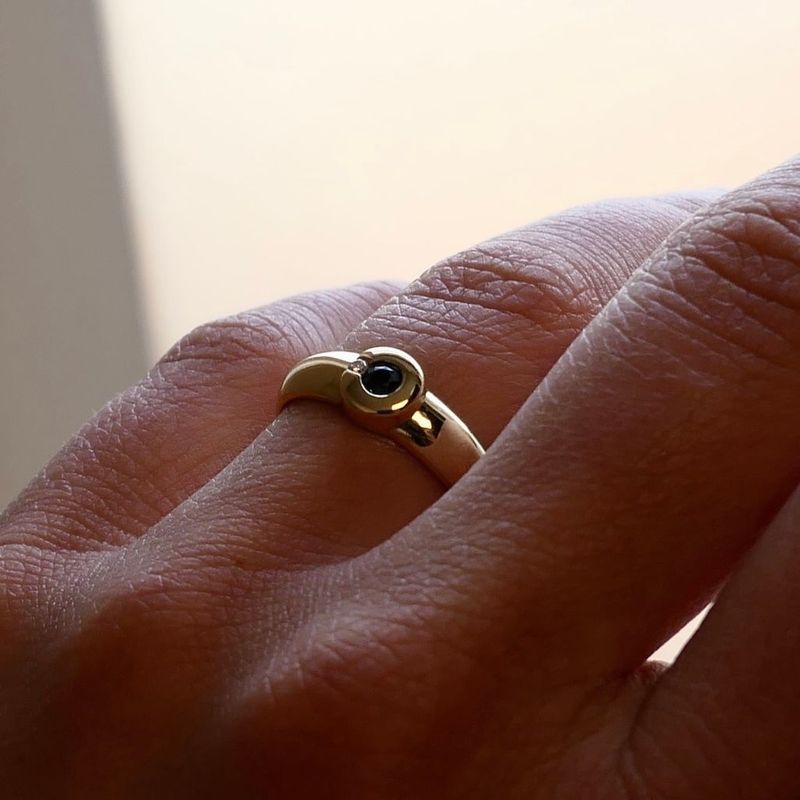 Afbeelding 7 van Gouden ring met saffier en diamant; 0,01 ct. 