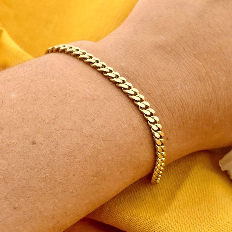 Image 4 of Flat Gourmet Link Bracelet in Yellow Gold