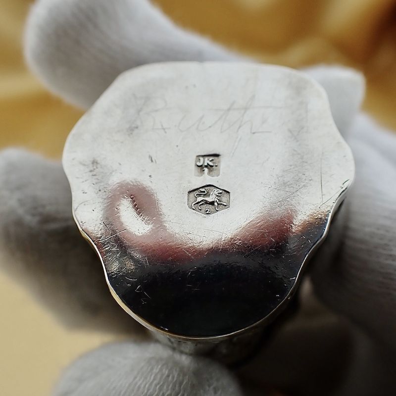 Image 7 of Vintage silver loderein box | English hallmarked