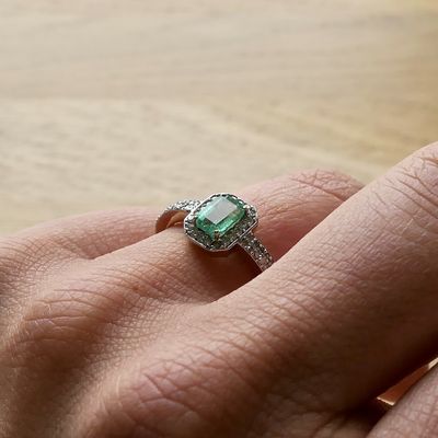 Image 2 of Gold ring with emerald and diamond | 0.32 ct.