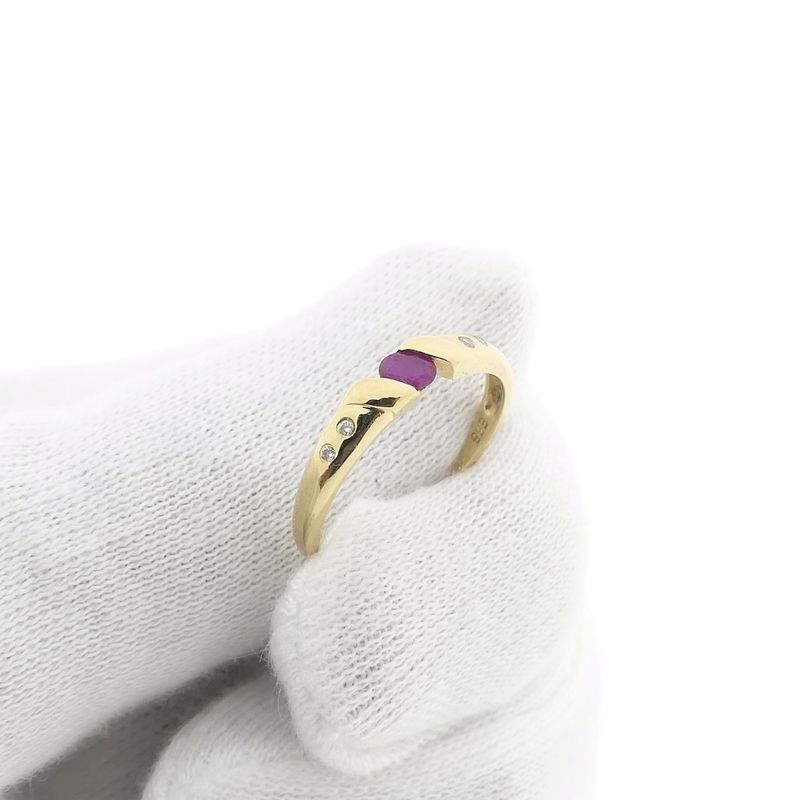 Image 8 of Gold ring with ruby ​​and diamond | 0.02 ct.