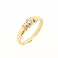 Gold solitaire ring with diamond; 0.14 ct.