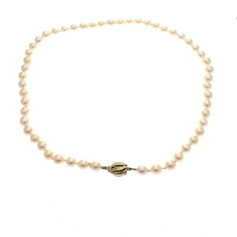 Image 2 of Antique pearl necklace with gold clasp