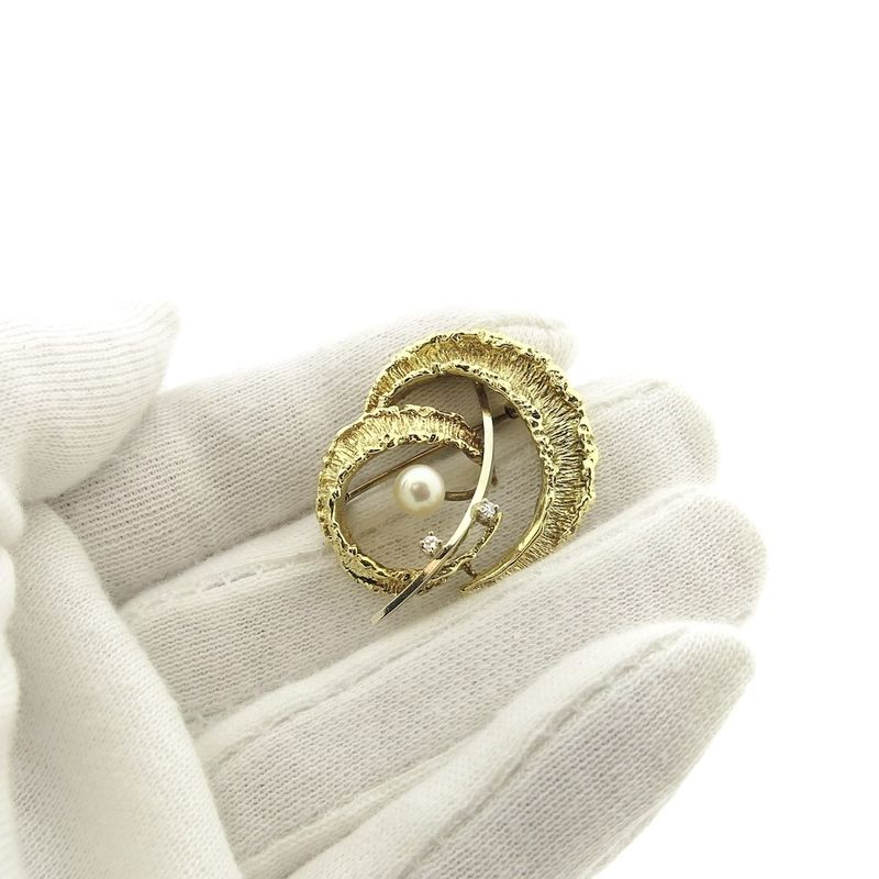 Image 8 of Two-tone gold brooch with pearl and diamonds