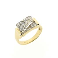 Gold ring with zirconia
