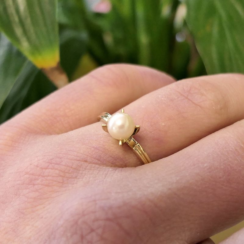 Image 6 of Gold ring with pearl