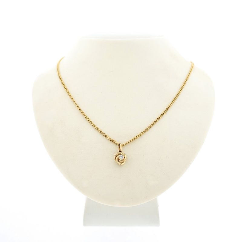 Image 4 of 9 carat pendant with zirconia