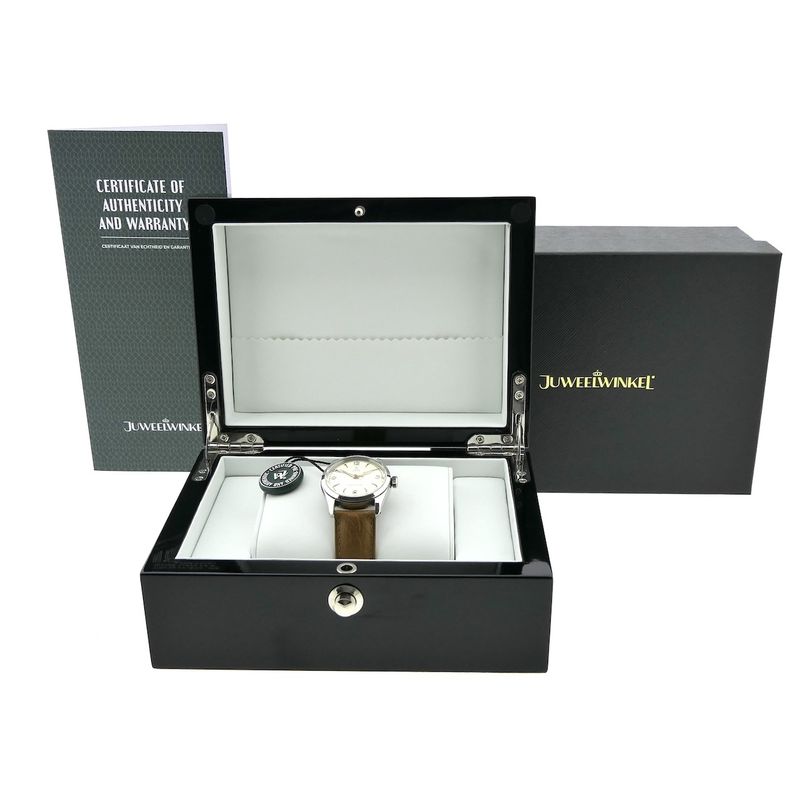 Image 4 of Tudor Oyster 7904; Vintage watch