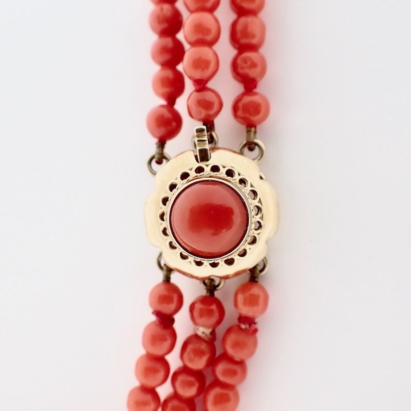 Image 6 of Blood coral bead necklace with gold clasp; Antique | 45 cm